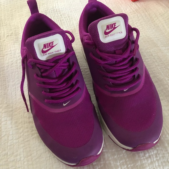 deep purple nike shoes